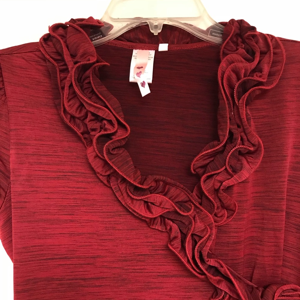 Black and red ruffle top with v neck - Picture 2 of 3